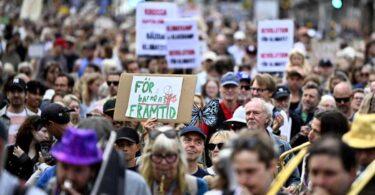 Climate Crisis: 10,000 Protest in Sweden Ahead of Elections