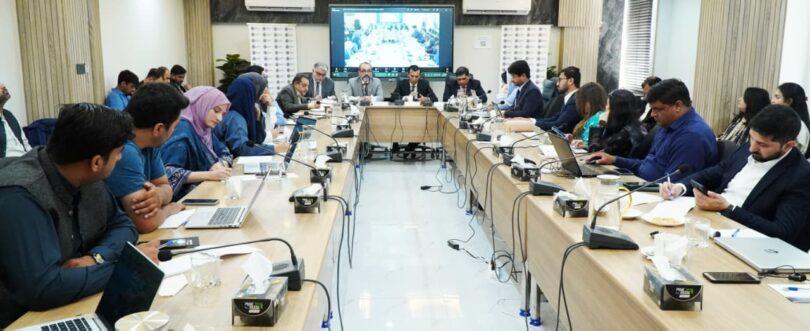 ایس ڈی پی آئی میں پری کوپ 31 موسمیاتی مکالمے کے دوران ماہرین اور شرکاء اجلاس میں شریک ہیں۔